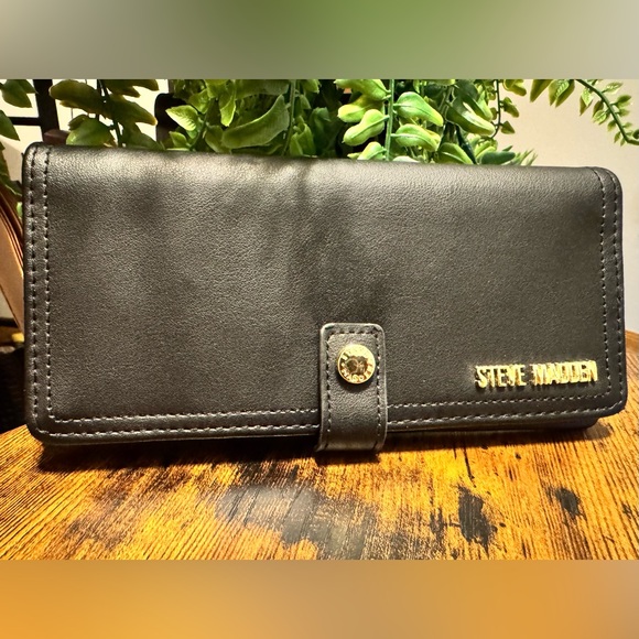 Steve Madden Ballen Foldover Wallet Black - Picture 1 of 4